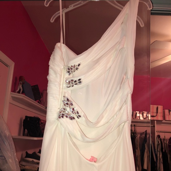 White prom dress - Picture 3 of 7